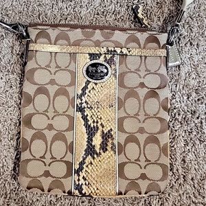 COACH SMALL PURSE LIKE NEW !! CLOSET CLEANOUT! MY LOSS, YOUR GAIN!